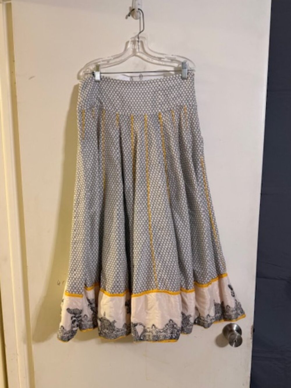 WISHFUL Full Skirt Size Waist 15 inches(S)